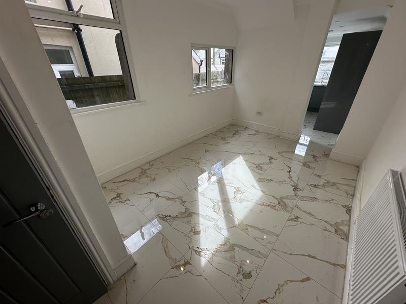 6 bed property in Lisvane Street, Cardiff